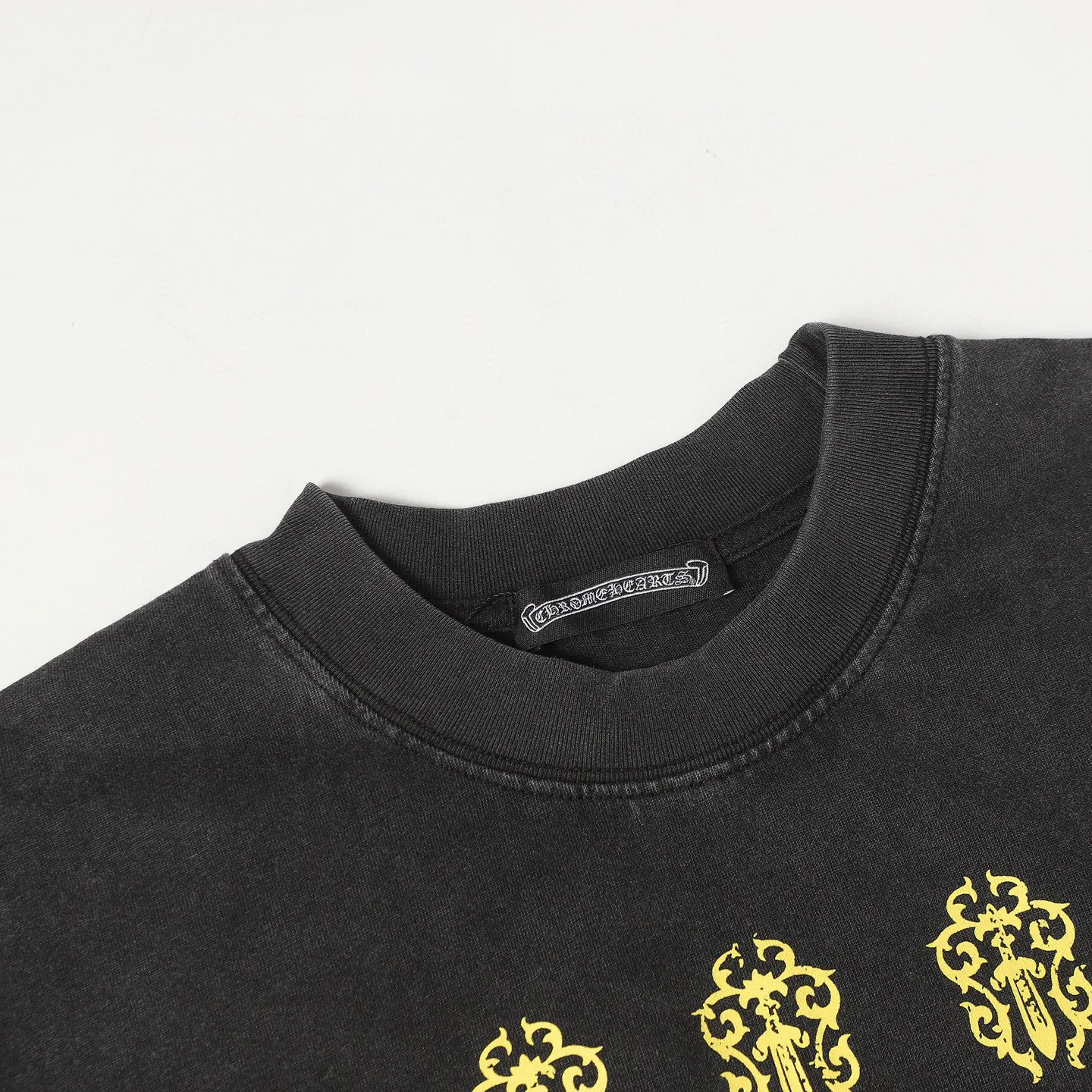 🅿️180 Chrome hearte/Chrome heart ch 25ss early spring new pattern logo washed T-shirt short sleeves. A must-have item for daily commuting for men and women in light luxury. The correct version is welcome to compare. Detailed features: 280g 100% cotton double yarn jersey fabric. Custom dyed in the same vat with special thickened 32 count double-strand 1x1 thread. Double-needle cross-stitch technology. Original main mark. Washed hangtag. COLOUR: Washed black. SIZE：xs-l